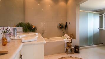 Premium Villa | Bilik Mandi | Tab mandi dan pancuran berasingan, kelengkapan dandanan diri percuma