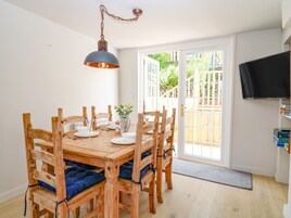 Cottage | Private kitchen | Fridge, dishwasher, electric kettle, toaster