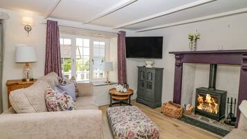 Cottage | Living room | TV