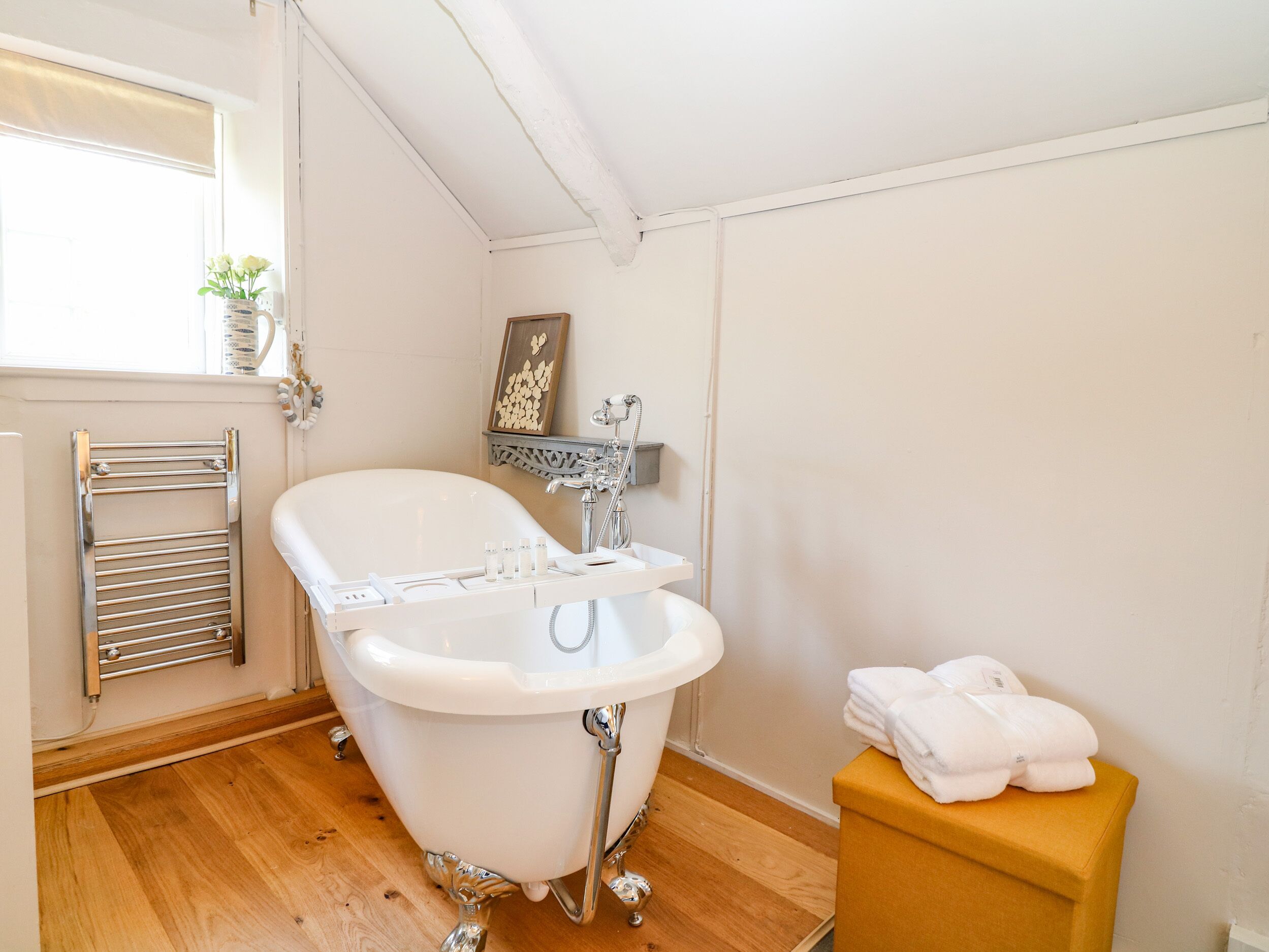 Cottage | Bathroom | Shower, hair dryer