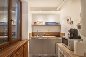 Fridge, microwave, stovetop, coffee/tea maker