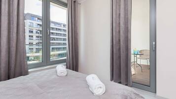 1 bedroom, desk, iron/ironing board, WiFi