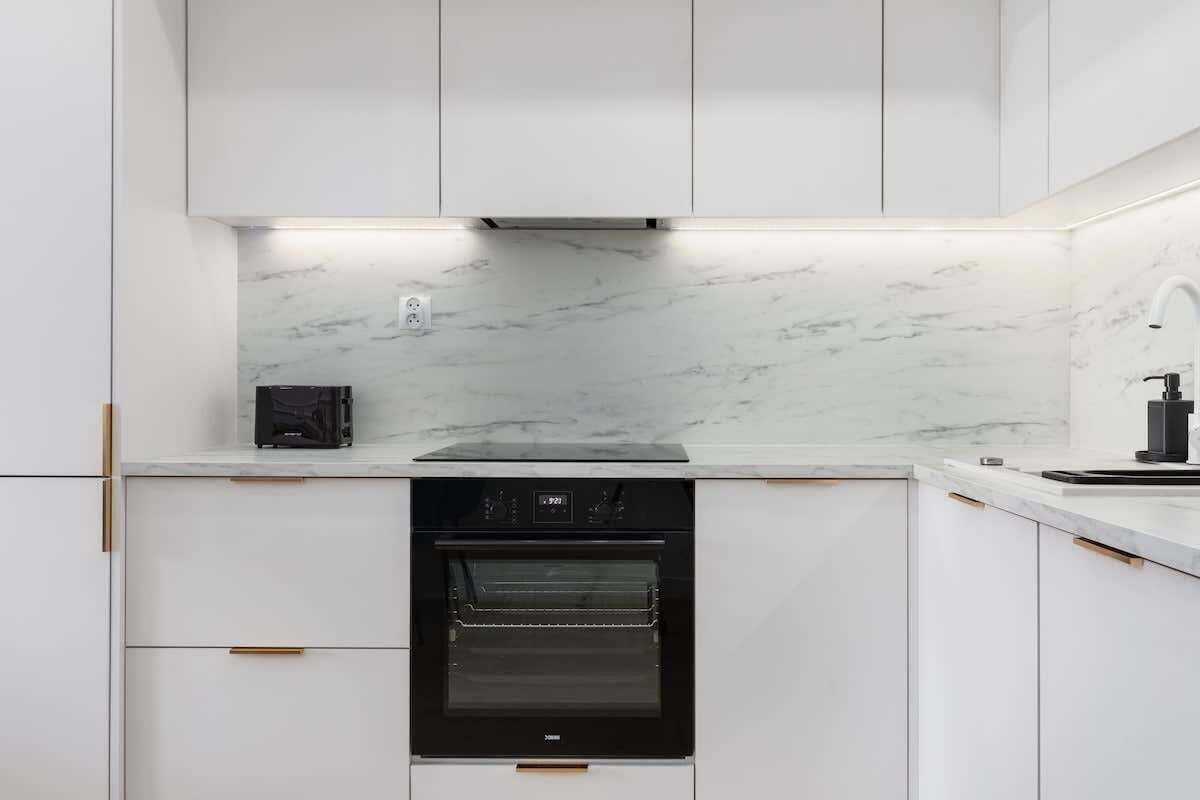 Fridge, oven, stovetop, dishwasher