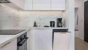 Refrigerador, horno, parrilla de estufa y lavavajillas