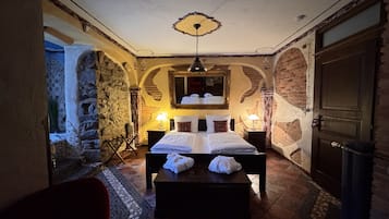 Deluxe-Suite, Whirlpool, Bergblick | 1 Schlafzimmer, individuell dekoriert, individuell eingerichtet
