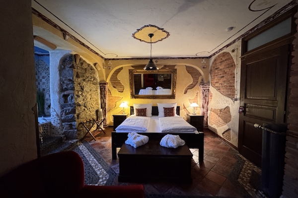 Deluxe Suite, Hot Tub, Mountain View | 1 bedroom, individually decorated, individually furnished, free WiFi