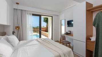 Comfort Room, Private Pool | Premium bedding, free minibar, desk, laptop workspace