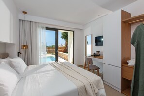 Quarto conforto, piscina particular | Roupas de cama premium, frigobar (abastecido com itens grátis)