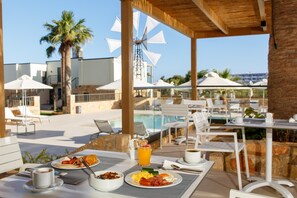 Outdoor dining - Aloe Boutique Hotel (Hersonissos)