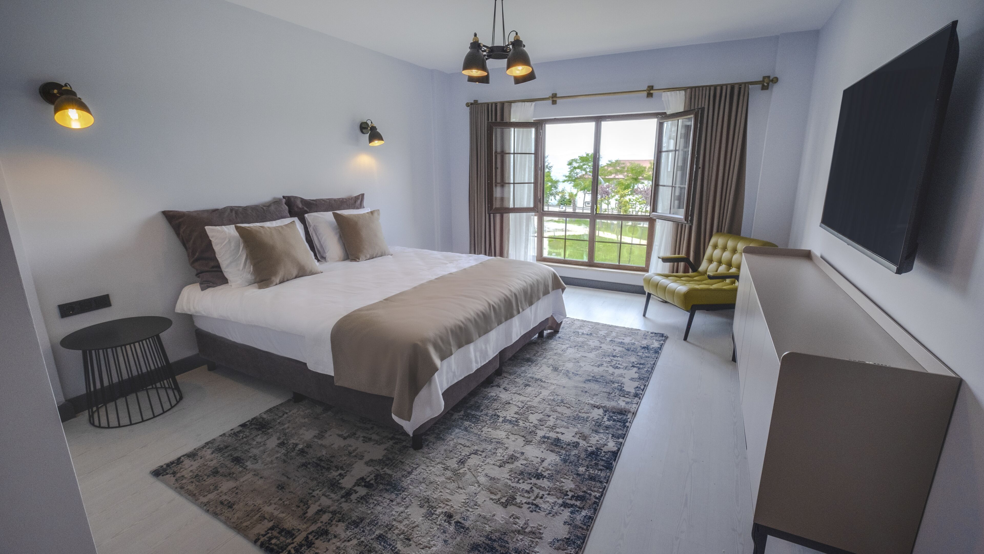 Minibar, in-room safe, soundproofing, free WiFi
