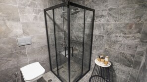 Shower, free toiletries, hair dryer, towels - Ortel Inn (Ordu)