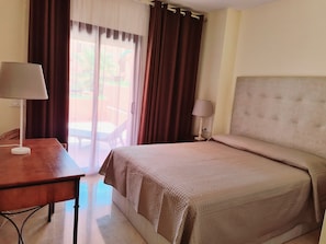 2 Schlafzimmer, Schreibtisch, Bügeleisen/Bügelbrett, kostenloses WLAN