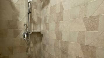 Dusche, Haartrockner, Bidet, Handtücher