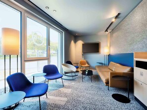 Lobby - B&B HOTEL Gießen-City (Giessen)