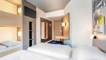 Desk, soundproofing, free WiFi, bed sheets