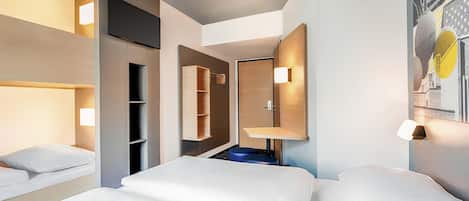 Escritorio, sistema de insonorización, wifi gratis y ropa de cama