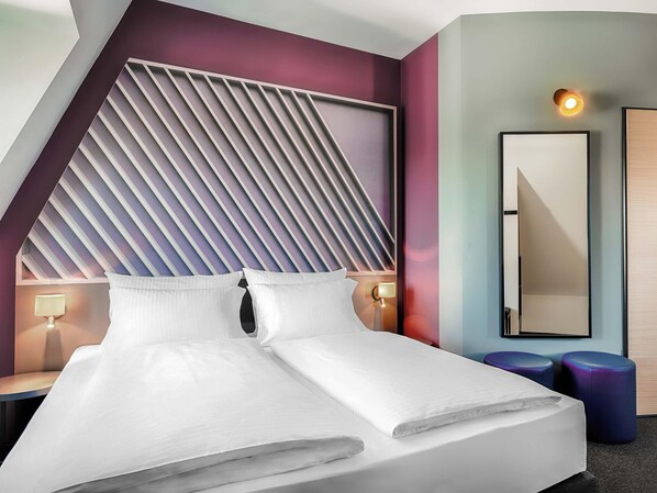 Desk, soundproofing, free WiFi, bed sheets - B&B HOTEL Gießen-City (Giessen)