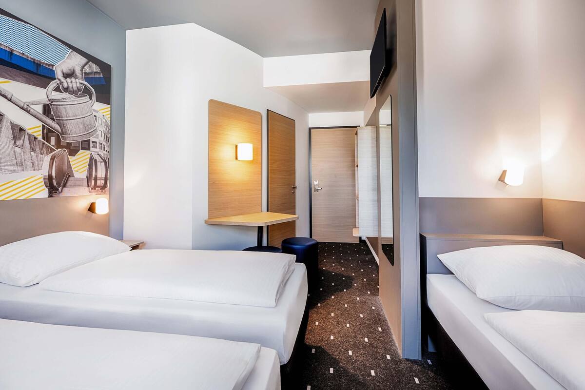 Triple Room | Desk, soundproofing, free WiFi, bed sheets