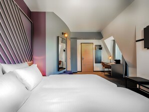 Desk, soundproofing, free WiFi, bed sheets - B&B HOTEL Gießen-City (Giessen)