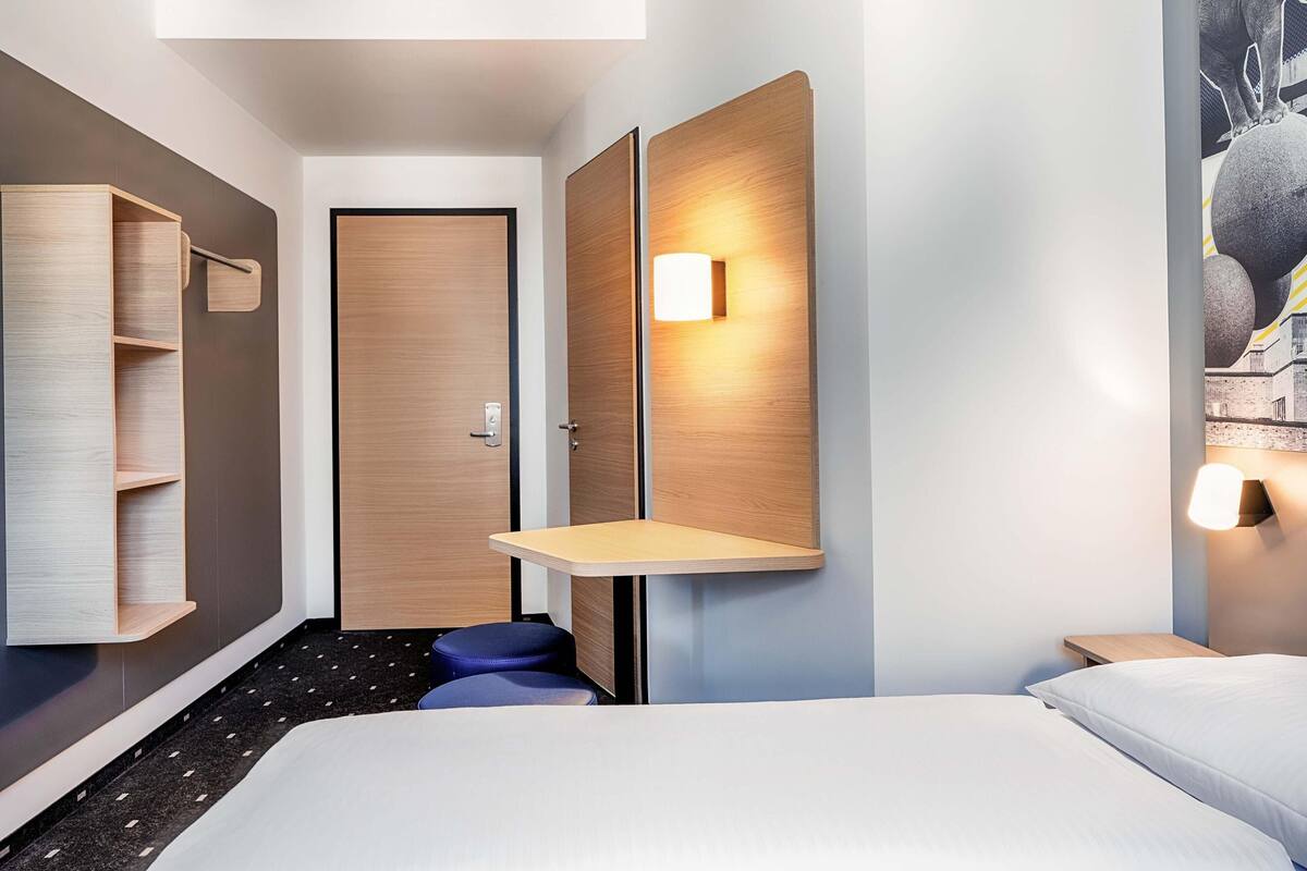 Double Room | Desk, soundproofing, free WiFi, bed sheets