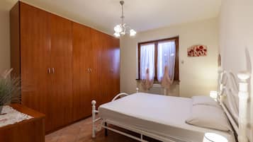 2 chambres, fer et planche Ă  repasser, Wi-Fi gratuit, draps fournis