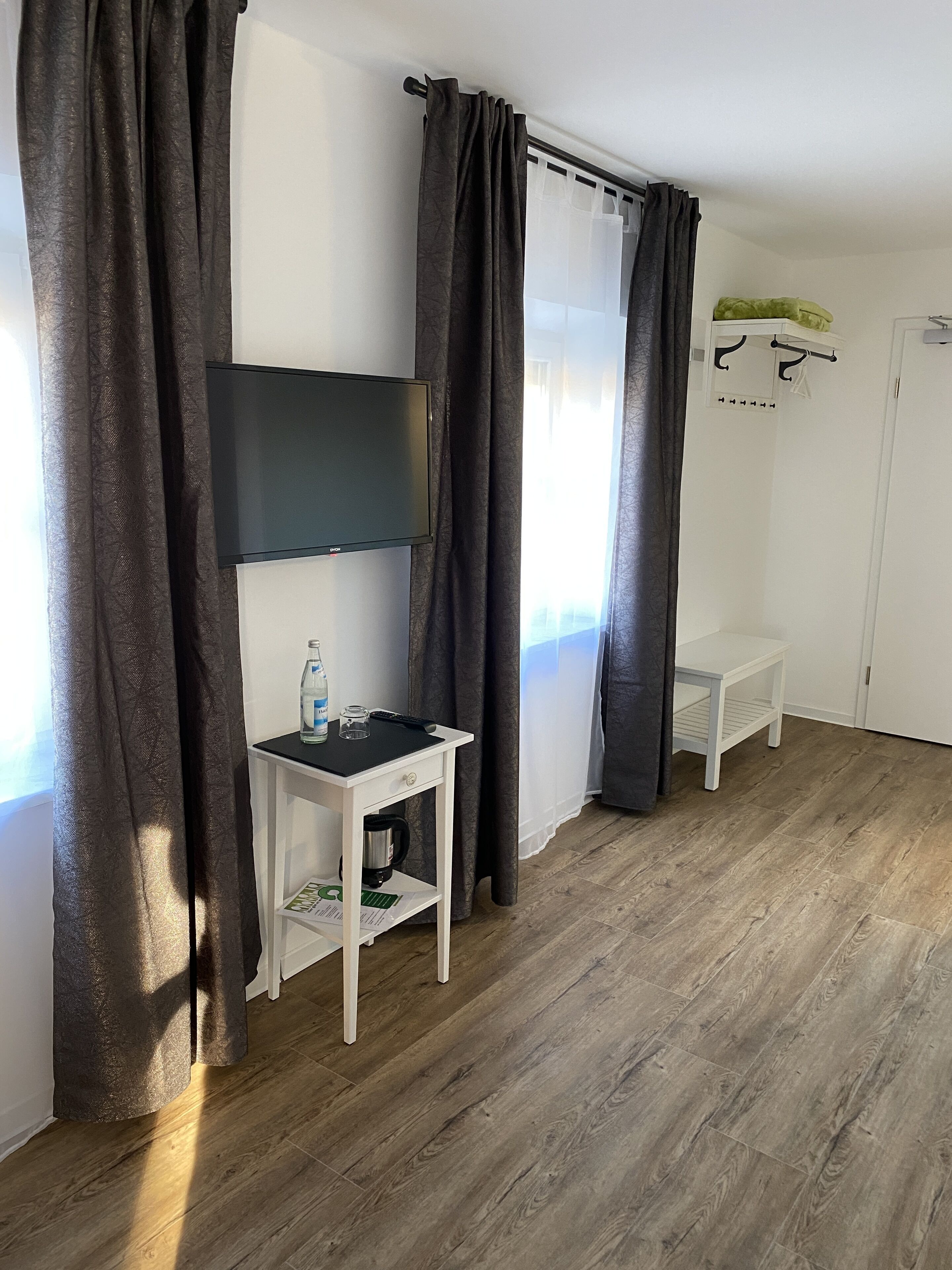 Kamar Single Comfort | Seprai antialergi, didekorasi berbeda-beda, dan kedap suara
