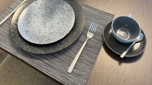 朝食 (ビュッフェ)、毎日提供 (無料)