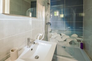 Bathtub, hair dryer, towels