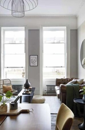 Luokittelematon kuva, 3 kautta 17, painike