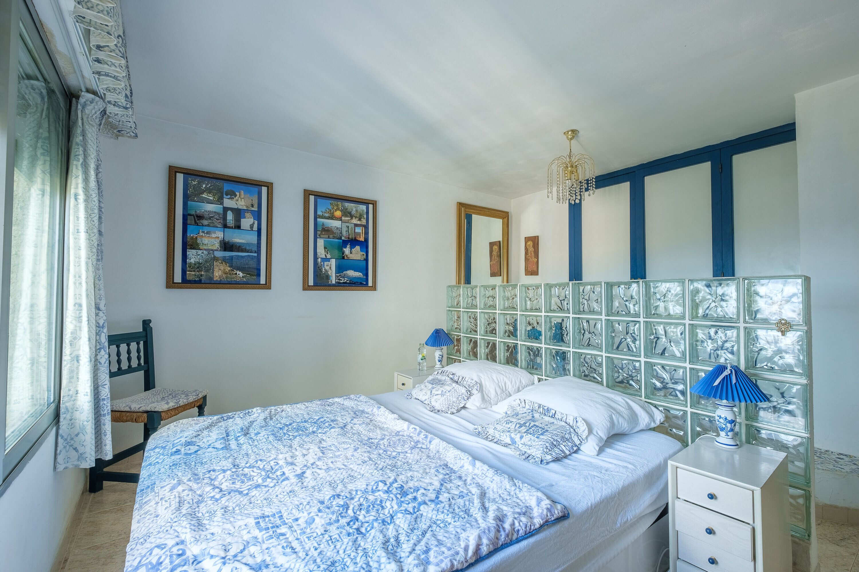 3 slaapkamers, een strijkplank/strijkijzer, beddengoed