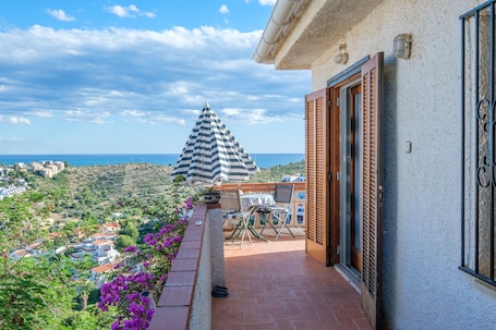 Property grounds. Holiday Home 'Maison Mer Peniscola' with Sea View & Terrace