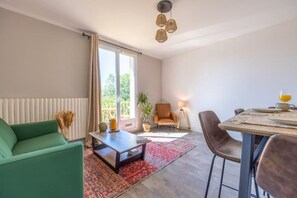 Televisión, futbolito y libros 