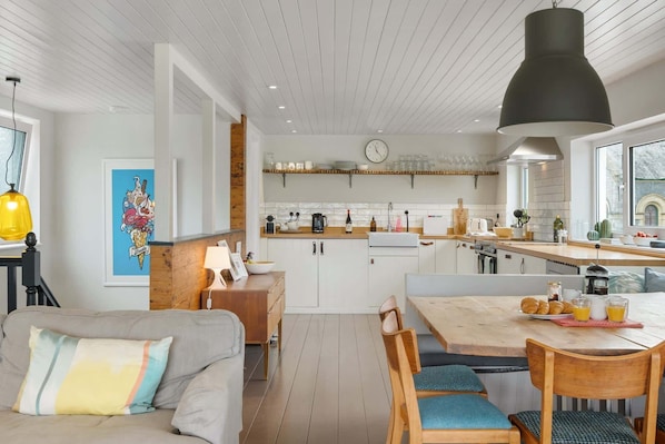 TV, fireplace, offices - Stylish Home with Parking, Minutes from Beach (Bude)