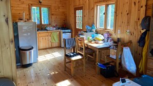 Family Cabin | Private kitchen - Watabeag Lake Lucky Bay (Unorganized West Timiskaming)