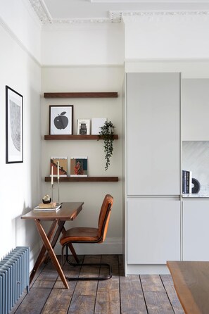 Interior - Modern Apartment - minutes from Angel Tube St. (London)