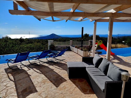 New villa with 2 pools & perfect sea view on a quiet green hill 5 min from beach