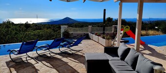 New villa with 2 pools & perfect sea view on a quiet green hill 5 min from beach