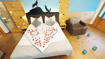 1 bedroom, desk, free WiFi, bed sheets