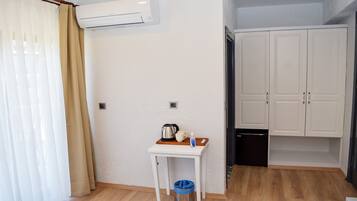 Standard Room, 1 Queen Bed, Balcony, Garden View