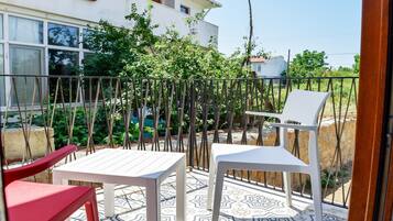 Standard Twin Room | Balcony
