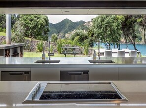 Frigorifero, microonde, forno, lavastoviglie