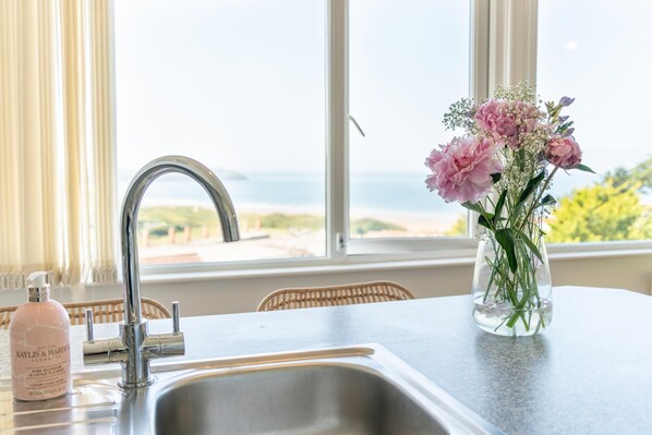 Appartamento, bagno privato, vista spiaggia (7 MIn Walk To Beach ) | Varie