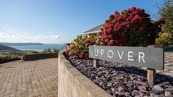 Apartment, Private Bathroom, Beach View (7 MIn Walk To Beach ) | Garden