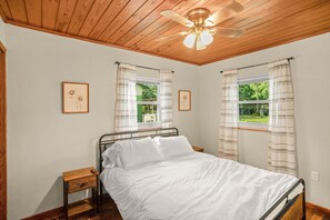 2 bedrooms, WiFi, bed sheets