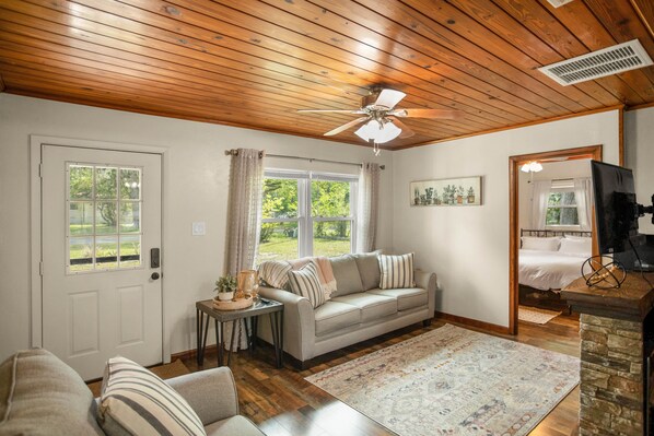 TV - Cozy 2-Bedroom Dunnellon Abode (Dunnellon)