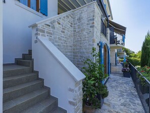 Property grounds - Lovely apartment in villa for 4 guests with WIFI, pool, A/C, TV and terrace (Umag)