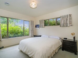 3 slaapkamers, een strijkplank/strijkijzer, wifi, beddengoed