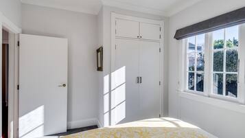 3 makuuhuonetta, silitysrauta/-lauta, Wi-Fi, vuodevaatteet