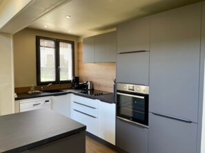 Microwave, oven, dishwasher, coffee/tea maker - Gîte Chantereine 5 persons (Courset)