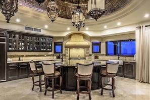 Kitchen island - Dos Amigos Golf Villa in Upscale Puerto Los Cabos (san jose del cabo)